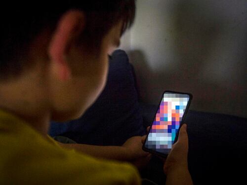 Si toglie la vita a 13 anni, ipotesi sfida estrema sui social