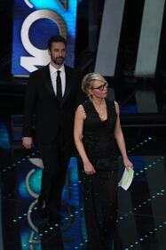 Sanremo 2017, gli outfit sexy della prima serata 25