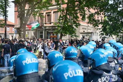 Torino, le foto delle violenze 3