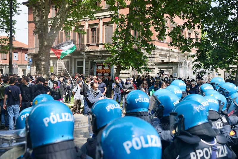 Torino, le foto delle violenze 3
