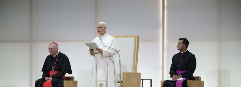 Ovazione per il Papa al Meeting. L’appello ‘pacifista’ di Leone: “Realismo cattolico contro chi riarma menti e nazioni”