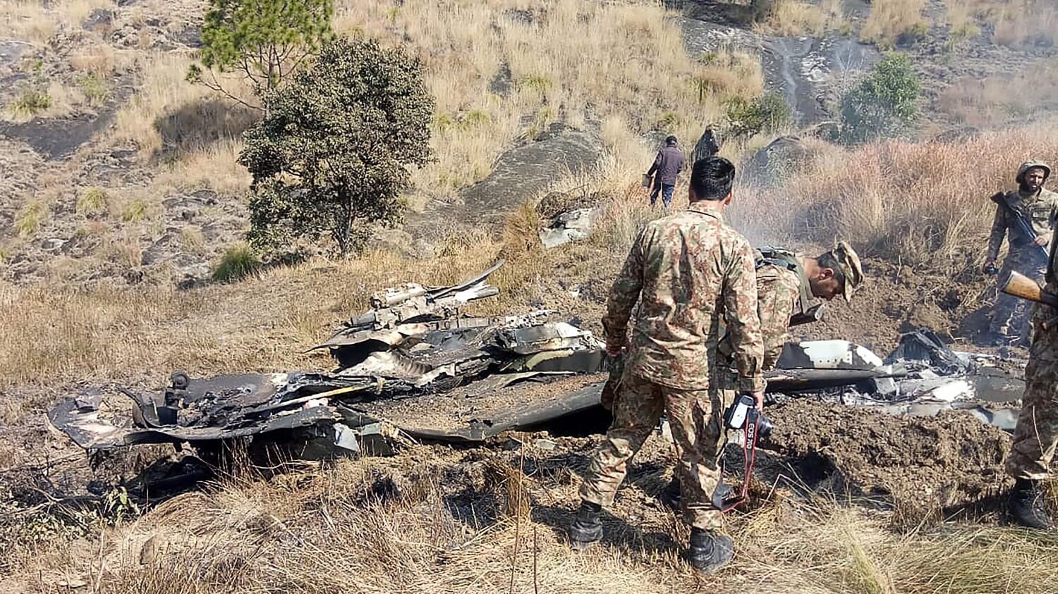 Il Pakistan: "Abbattuti due aerei indiani"