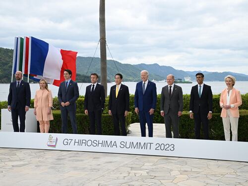 L'arrivo di Zelensky, il dossier ucraino e la sfida alla Cina: così il G7 entra nel vivo