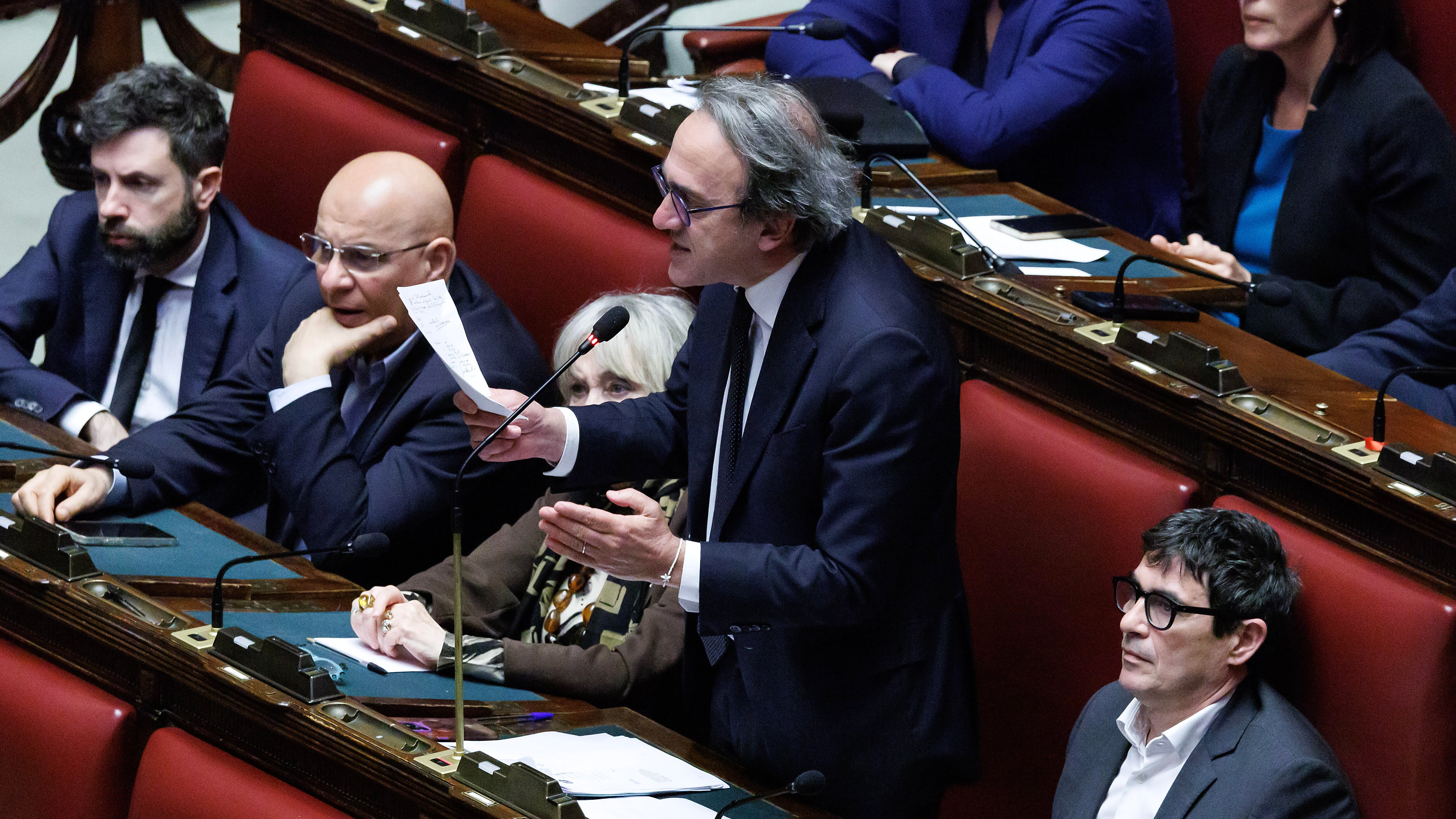 Fdi: "Se è così, lasci". I compagni di Avs aggressivi e nervosi: "Non vi parliamo"