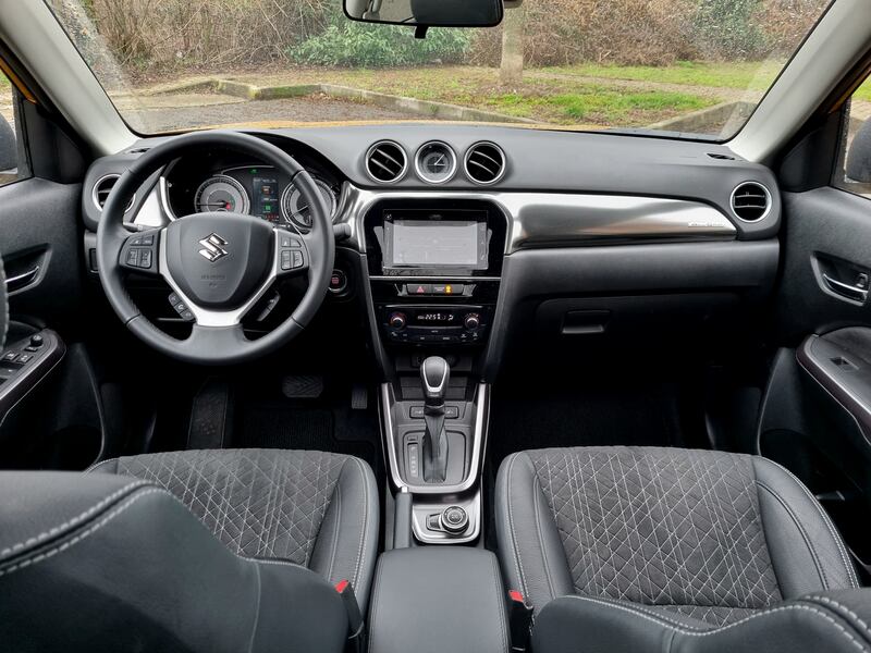 Suzuki Vitara Hybrid 140V: guarda le foto 2