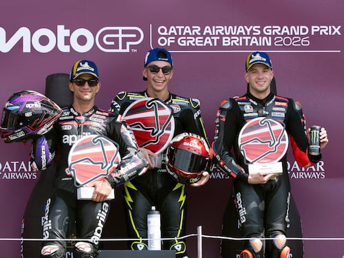 Bezzecchi, podio eroico a Silverstone. Vince Fernandez