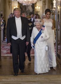 Il Presidente Trump e la Regina Elisabetta durante la cena a Buckingham Palace  1