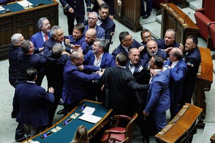 Riforma della giustizia, la rissa alla Camera dei Deputati 4