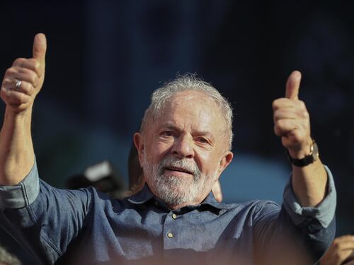 Dalla presidenza alla galera. Ora Lula ci riprova e si candida alla guida del Brasile
