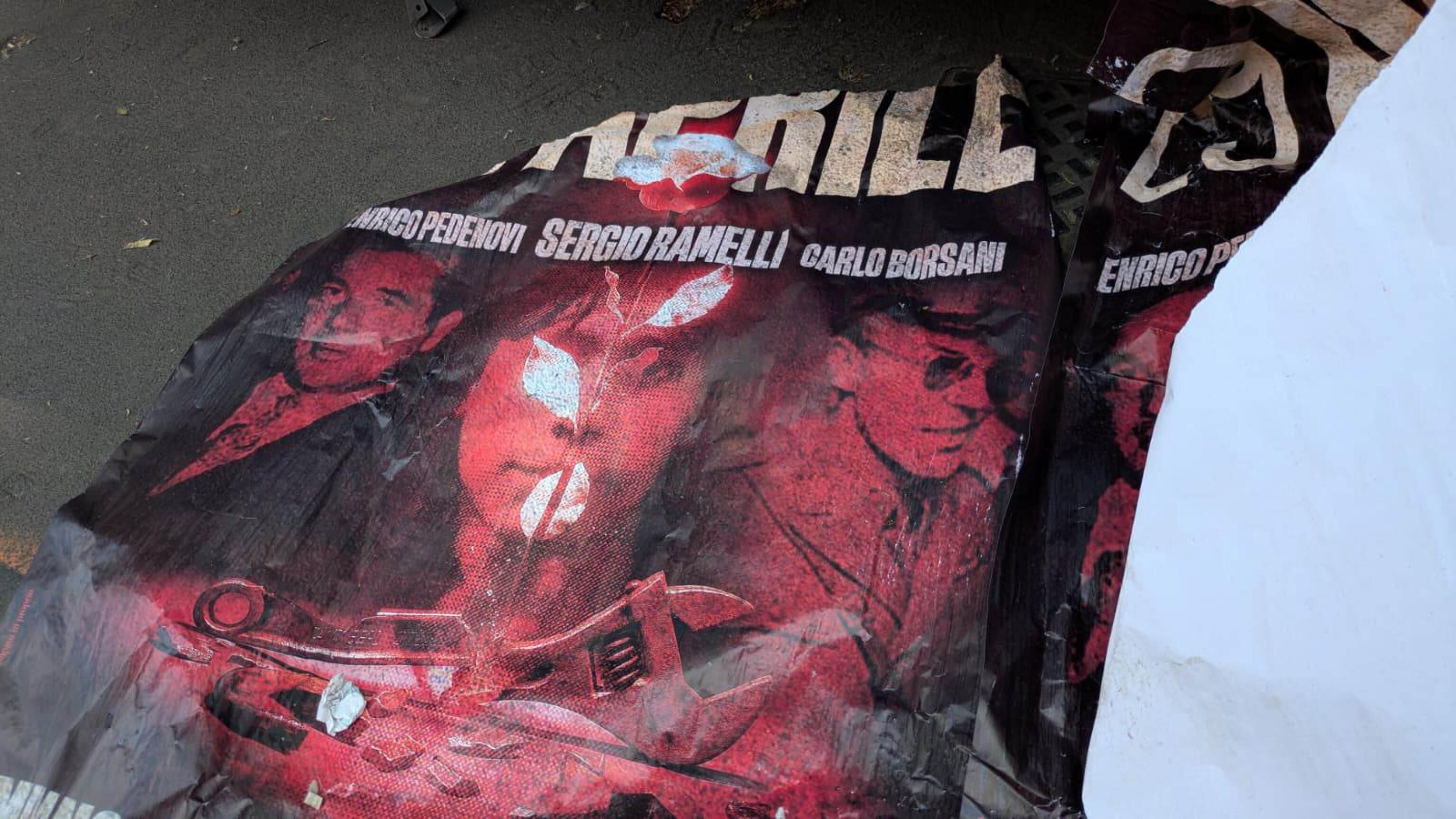 Strappa i poster in ricordo di Ramelli, Giovane di sinistra aggredito a Milano