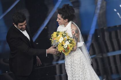 Sanremo 2018: i look sexy della seconda serata 10