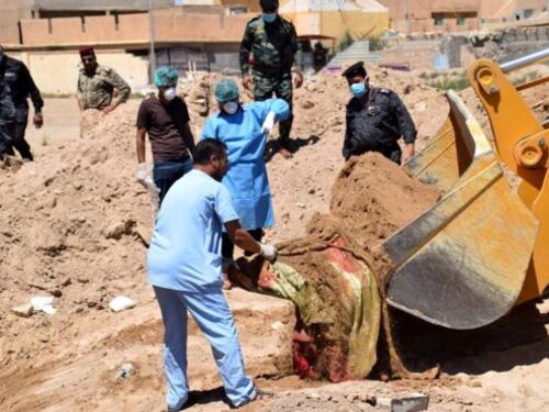 Iraq, scoperte 50 fosse comuni in zone che erano state controllate dall'Isis
