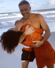 Tina Kunakey, sexy compagna di Vincent Cassel 12