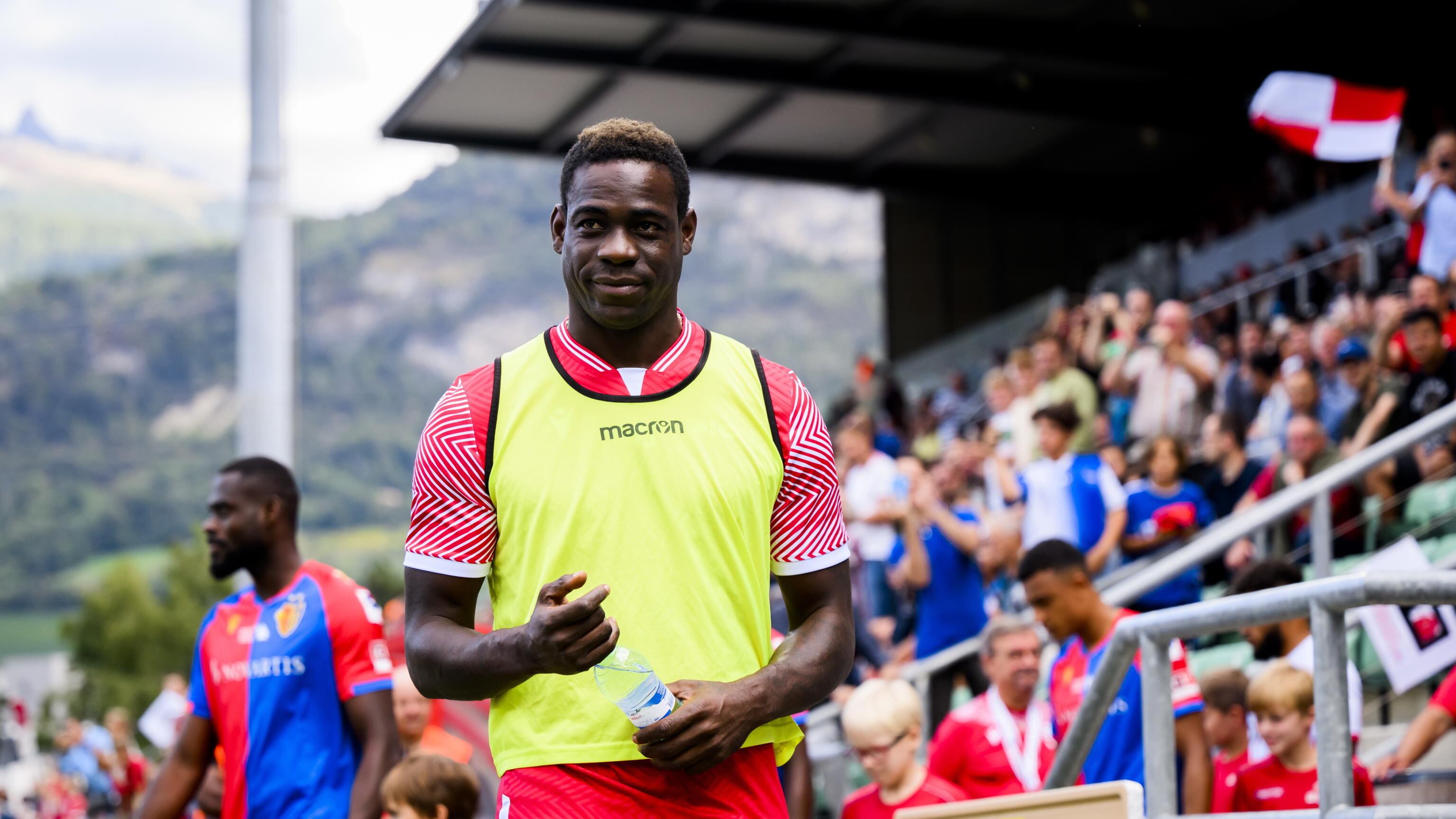 "È uno zombie che distrugge tutto...". Balotelli ancora nella bufera