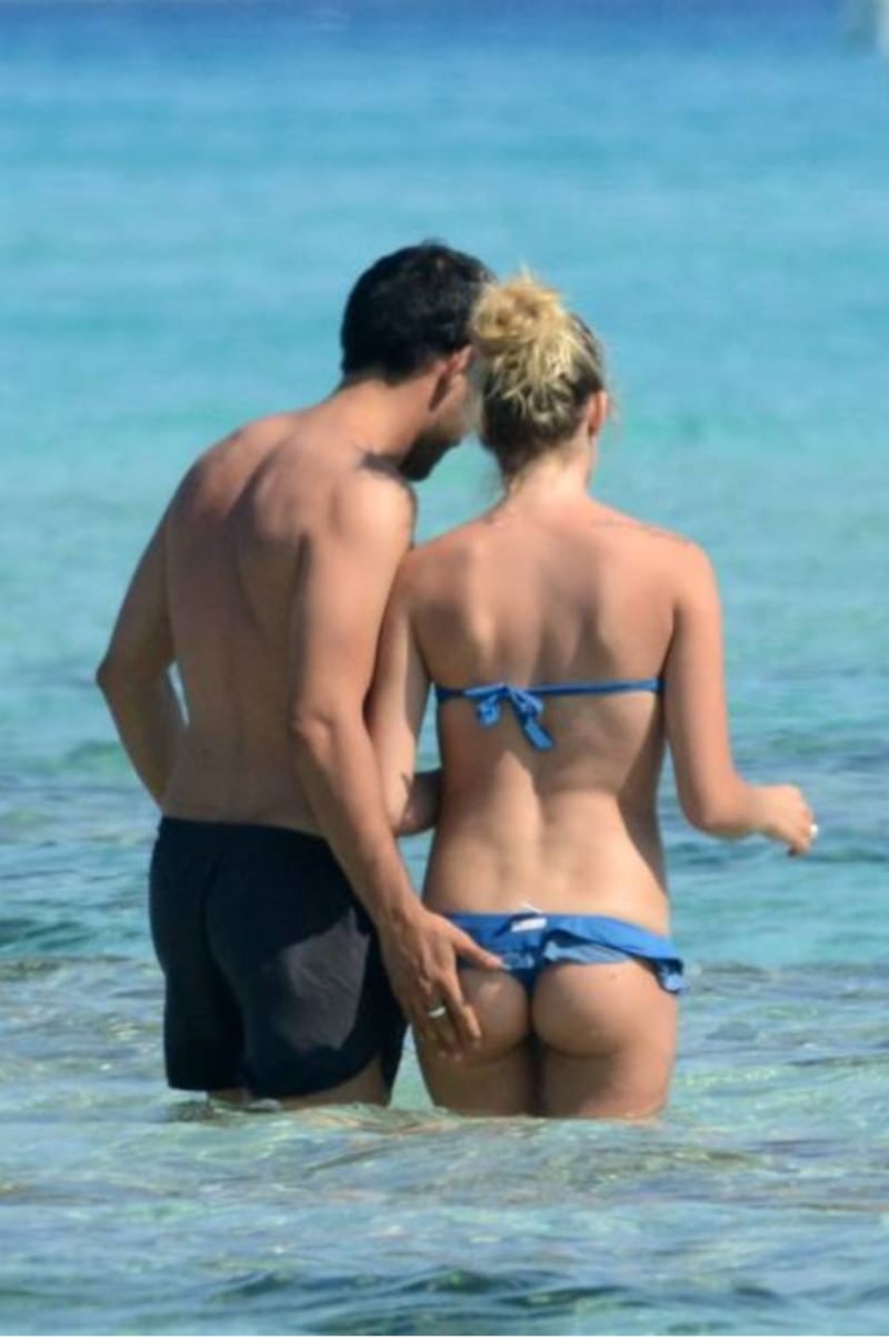Costanza Caracciolo e Primo Reggiani al mare 6