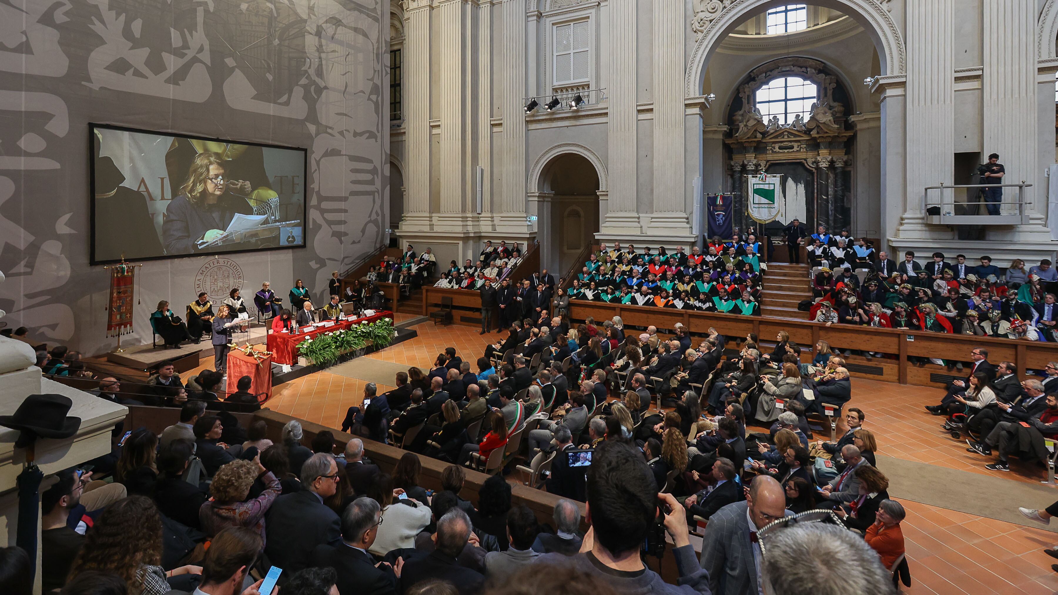 L'ateneo "inclusivo" discrimina le divise