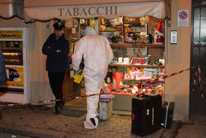 Asti, sangue in tabaccheria 5