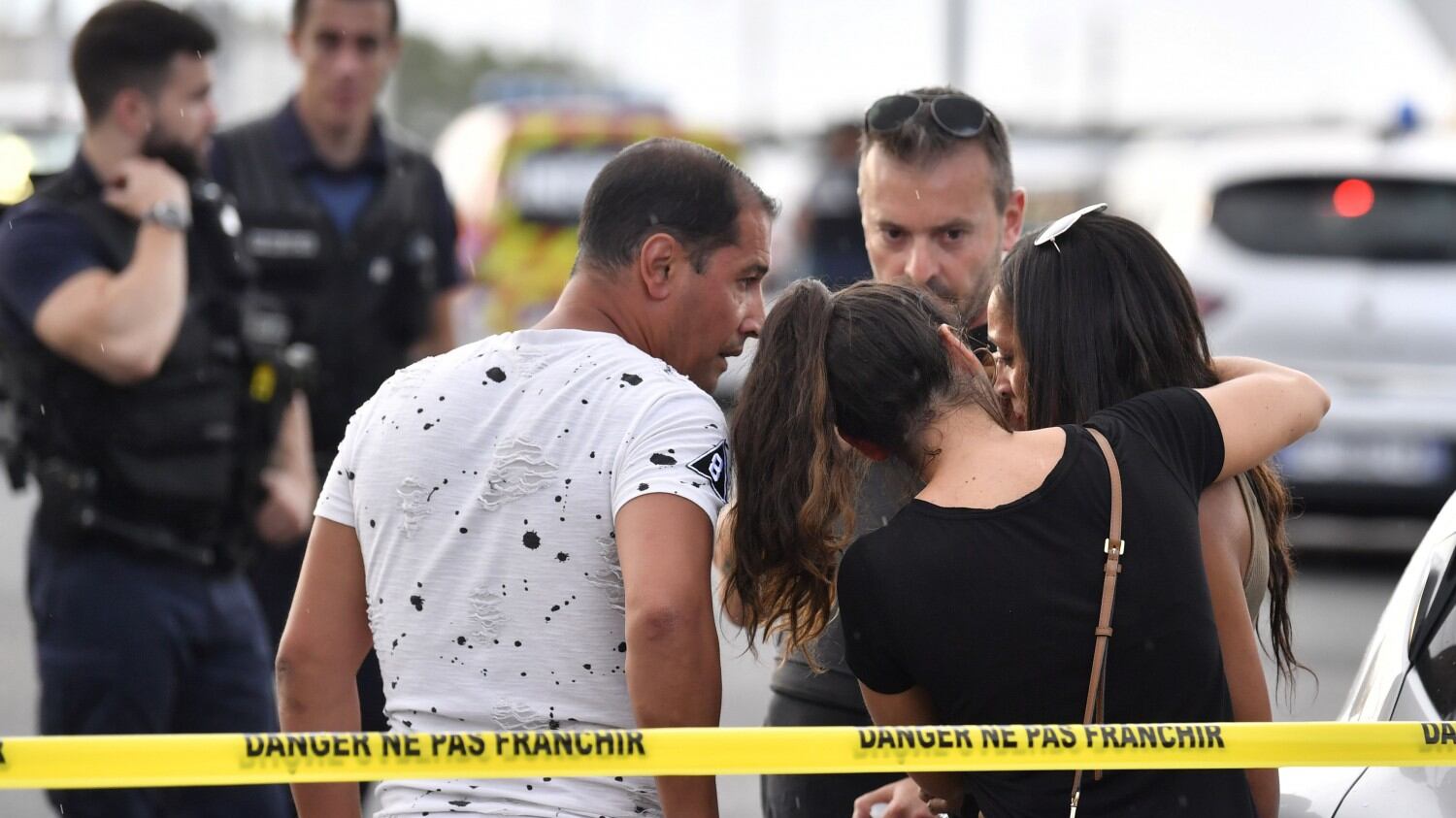 Francia, accoltellati in strada. Torna l'incubo del terrorismo