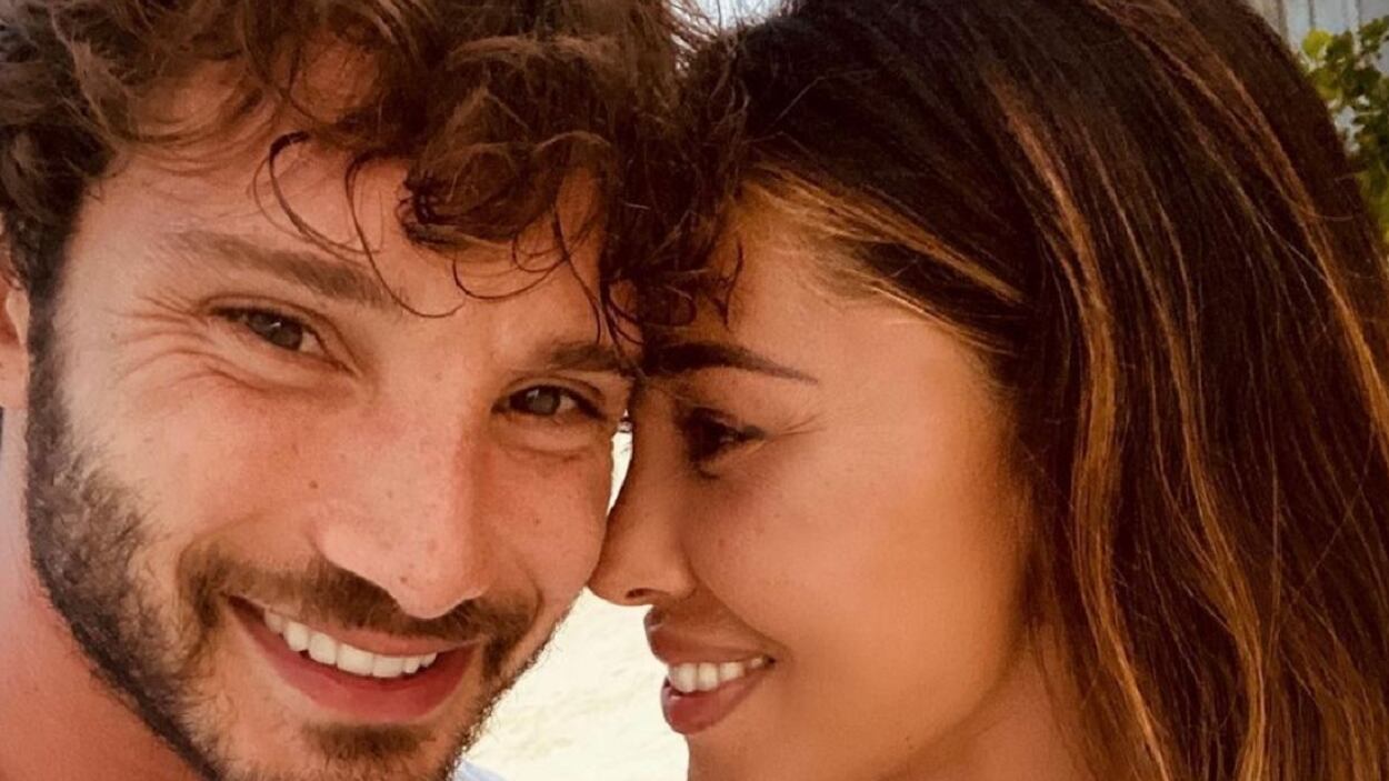 Belen mano nella mano con uomo misterioso e De Martino "scompare"