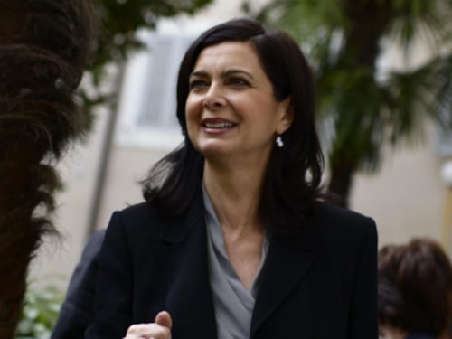 I weekend a spese nostre nel "casotto" principesco. La Boldrini copia il Duce