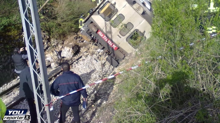 Perugia, treno esce dai binari: feriti in modo non grave 15 passeggeri