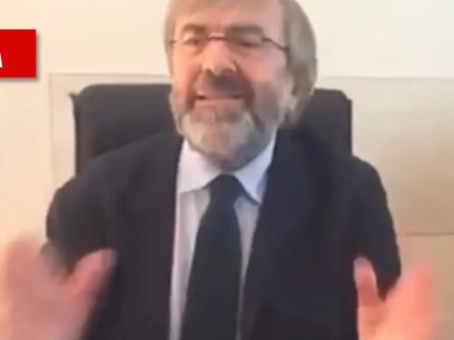 Il commissario di Conte delira: "Per prendere il Covid devi usare la lingua"