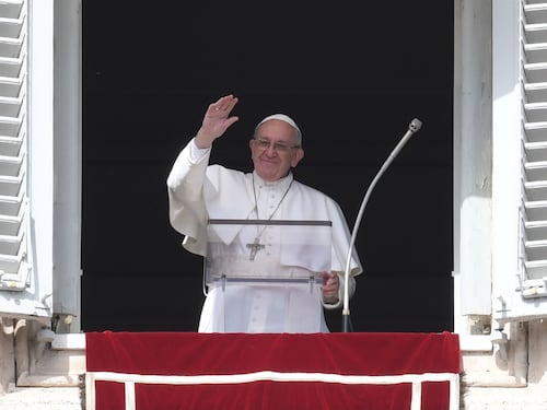 Papa Bergoglio contro le fake news. Arriva l'appello ai giornalisti