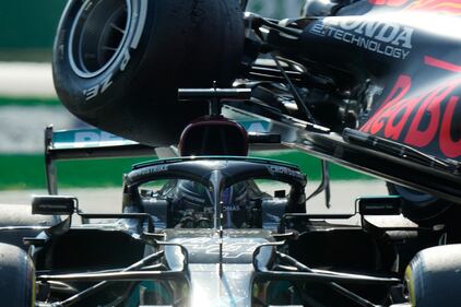 Il terribile incidente tra Hamilton e Verstappen al Gp di Monza 3