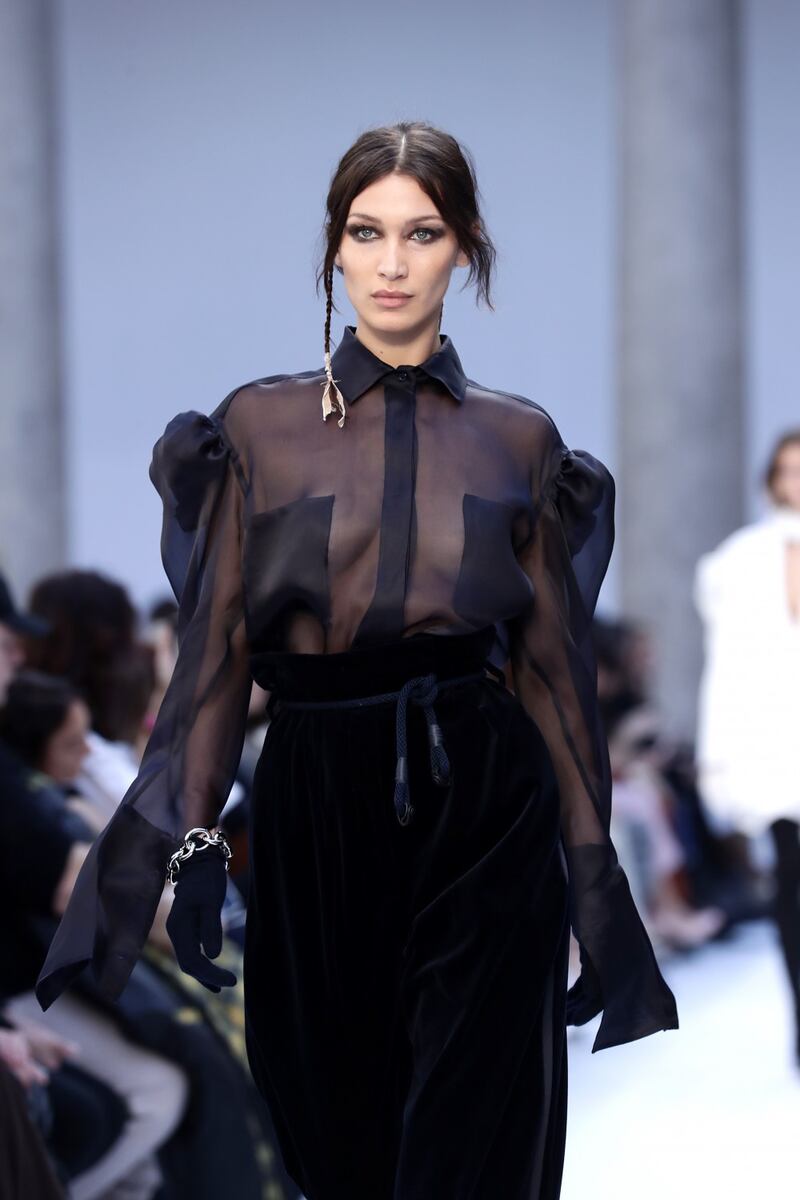 Bella Hadid, le immagini dalle passerelle 9