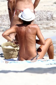 Cristina Parodi, topless a Formentera 10