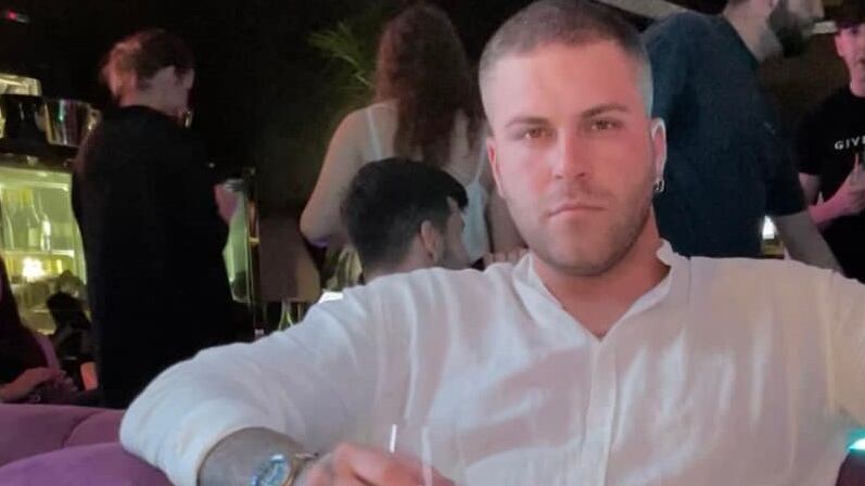 Uccide pompiere con cinquanta pugni in testa: la follia dello straniero