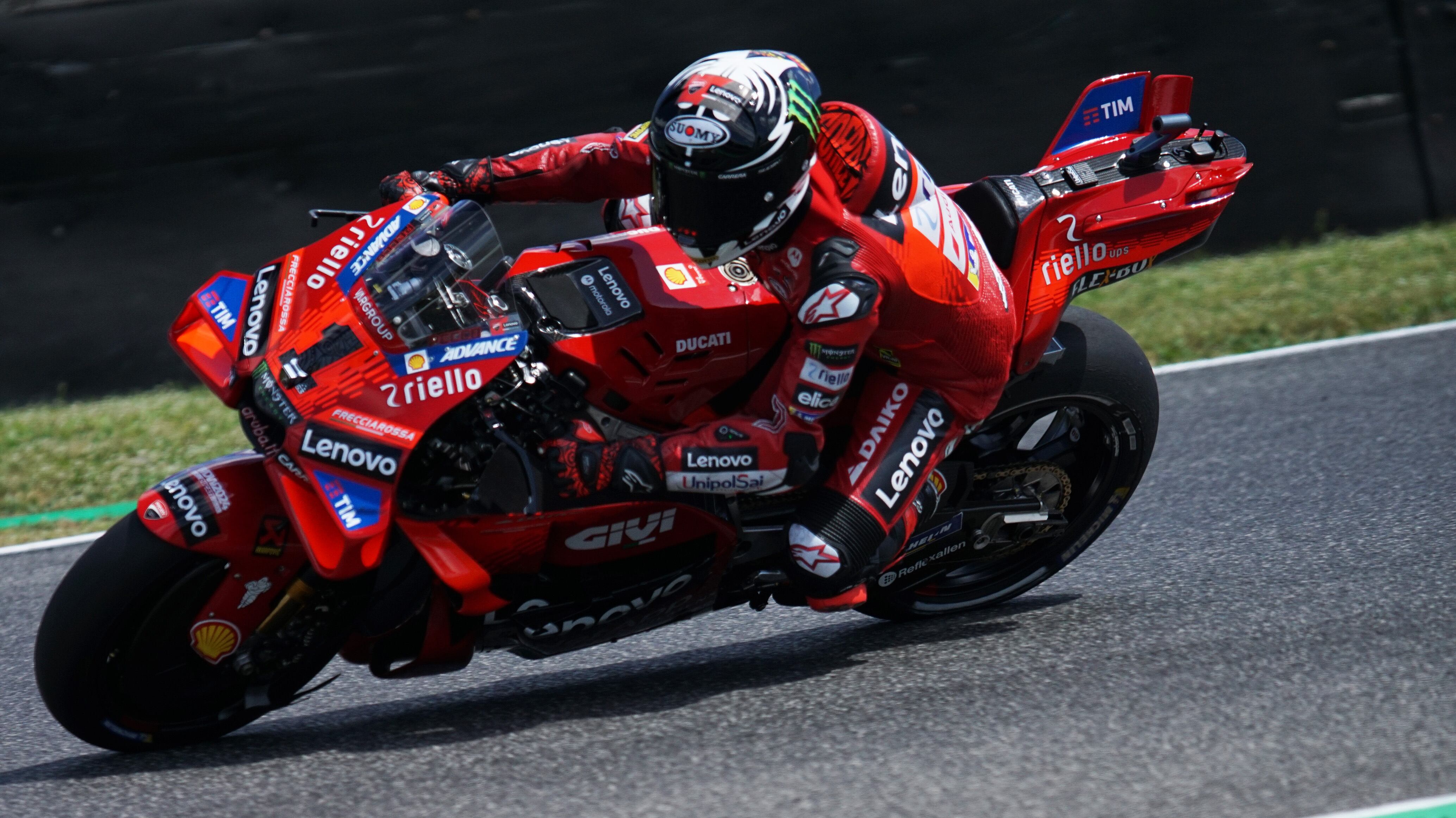 MotoGP, dominio Bagnaia ad Assen: conquista pole e Sprint Race