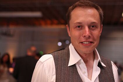 Imprenditore americano e costruttore della prima auto elettrica, Elon Musk