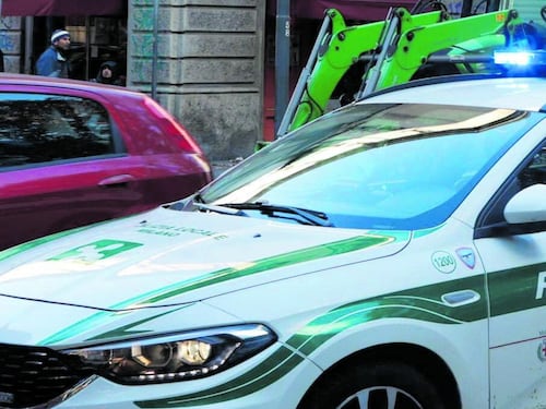 Lancia vaso in testa alla compagna, arrestato