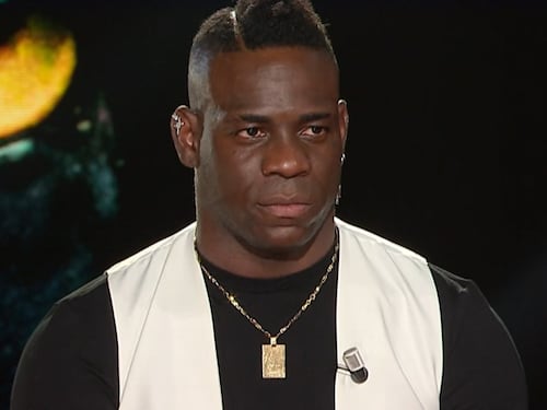 "Vai a mangiare banane", Balotelli insultato in campo: "Qui non me l'aspettavo, ora basta"