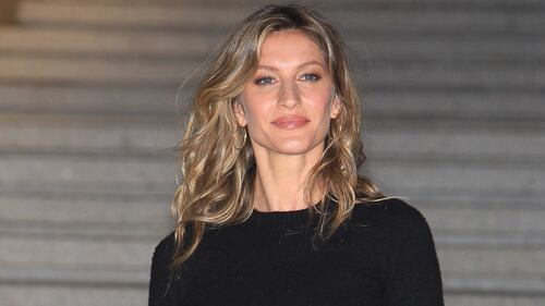 Gisele Bundchen sexy in costume 10