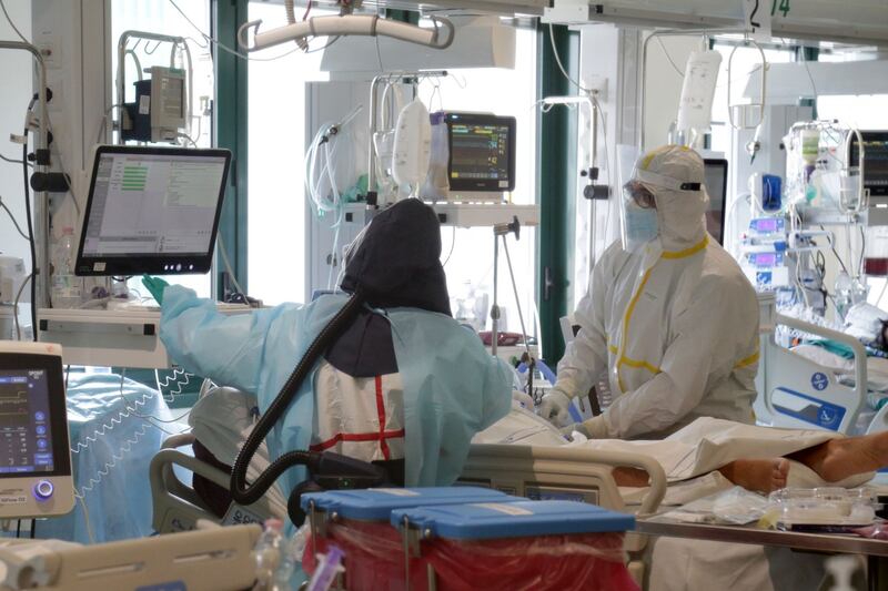Vaccino, morto dopo le 2 dosi: perché non aveva ancora gli anticorpi