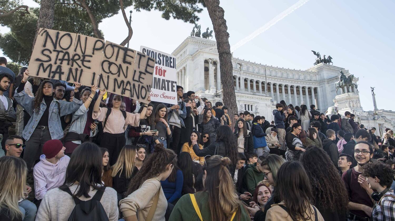 In corteo all'oscuro di tutto: "Clima colpa dello spread"