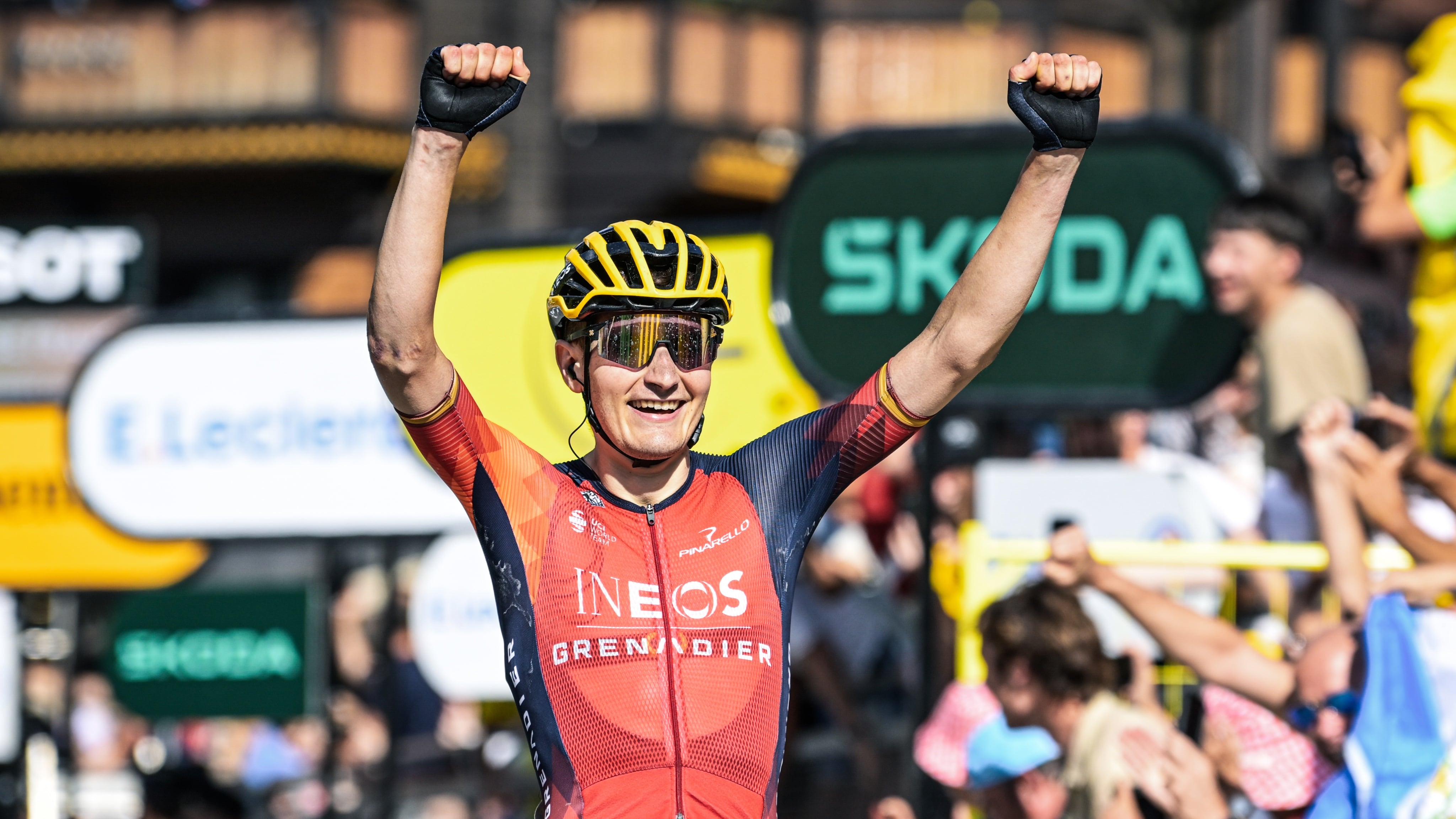 Tour, a Morzine vince Rodriguez ma che battaglia tra Pogacar e Vingegaard