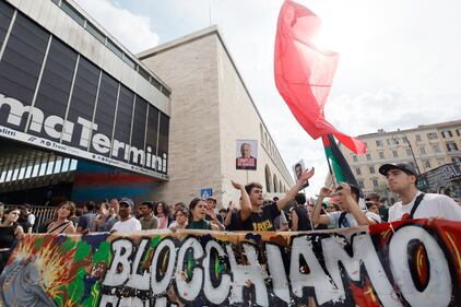 Mezza Italia bloccata dallo sciopero pro-Pal 11