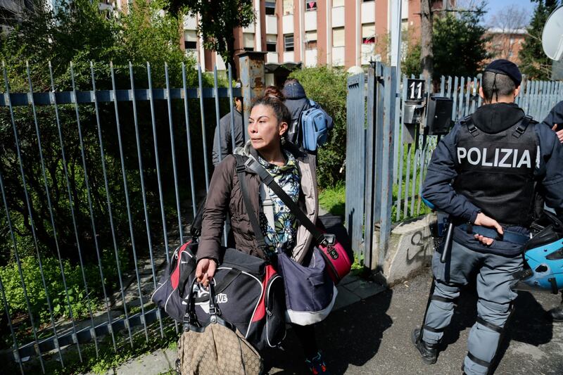 Milano, sgomberato il residence Cavezzali 4