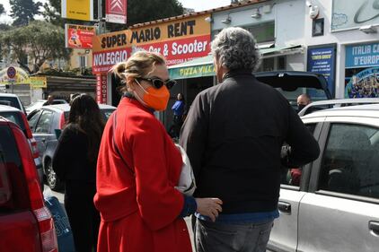 Simona Ventura, breve vacanza ad Ischia con il compagno 3
