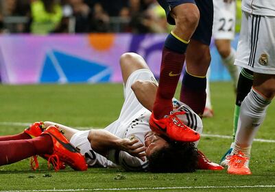 El Clasico, Busquets "passeggia" sulla testa di Pepe 1