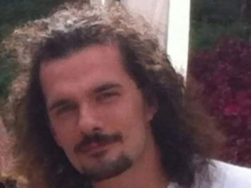 Lasciò il suo posto sulla scialuppa a una mamma. Giuseppe Girolamo, il batterista eroe della Costa Concordia