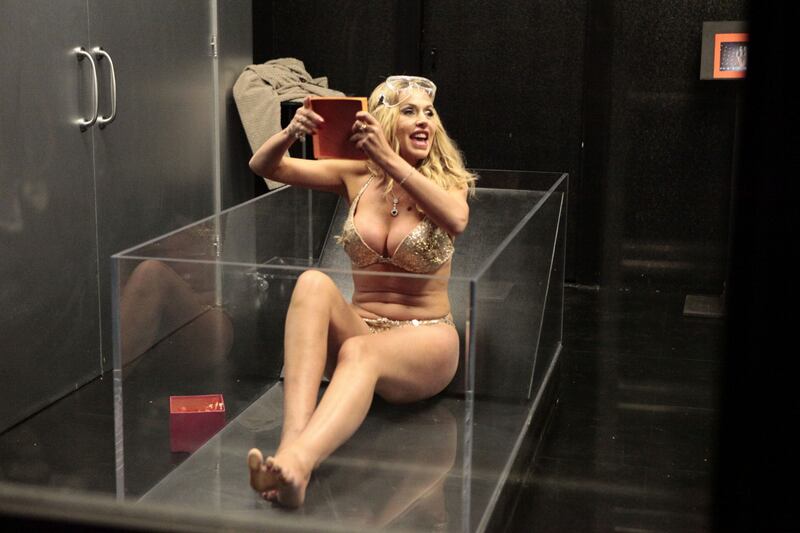 Valeria Marini, momenti hot al Grande Fratello Vip 1
