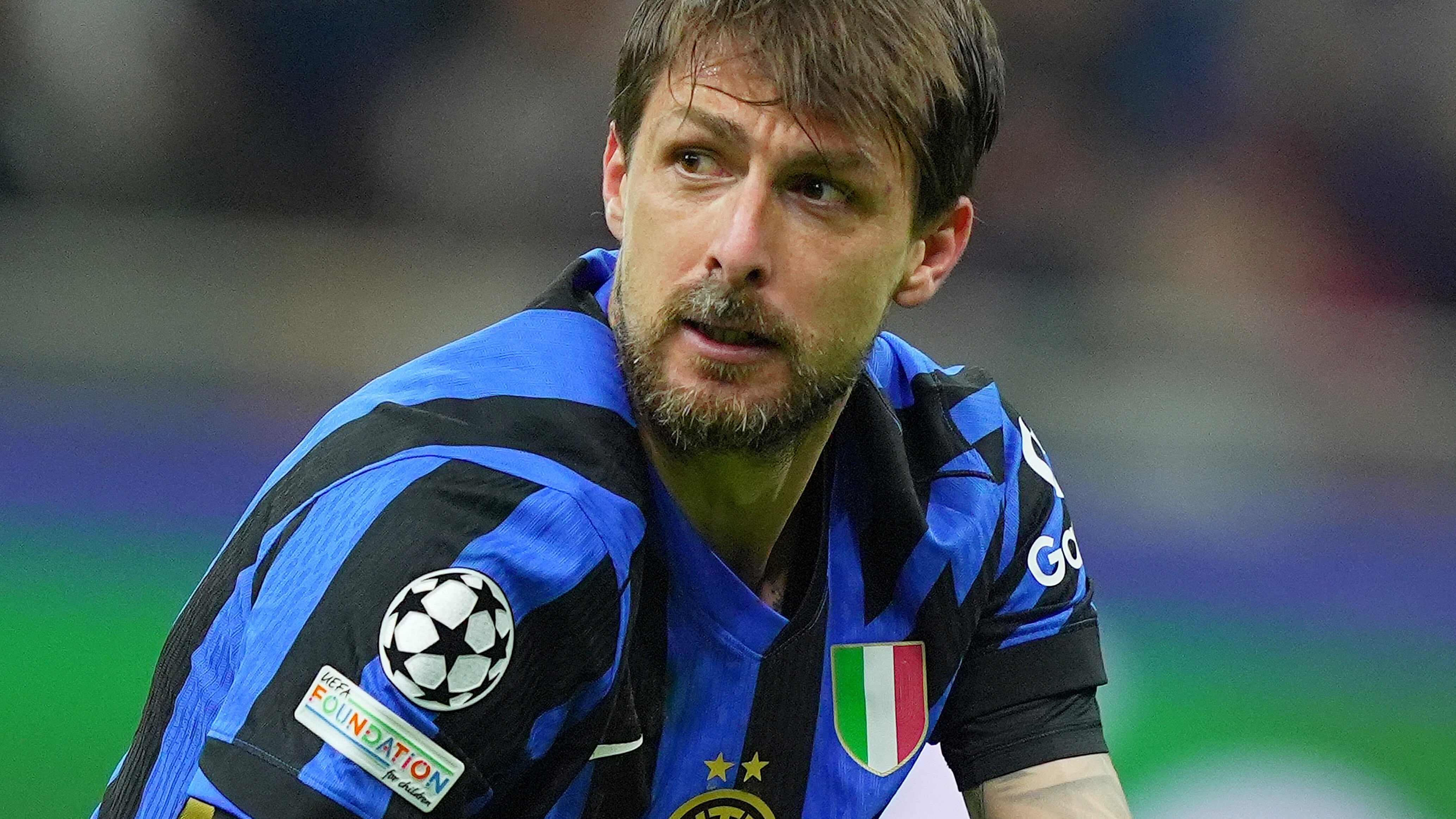 "Ti sfondo di botte". Attacco choc di Acerbi al tifoso del Psg