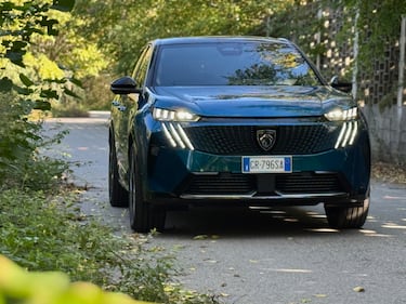 Peugeot E-3008: la gallery del nuovo SUV Fastback elettrico francese 19