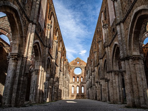 San Galgano e la leggenda della vera spada nella roccia