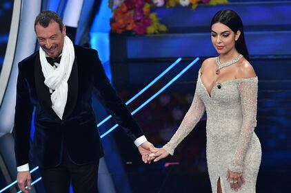 Georgina Rodriguez incanta l'Ariston, Amadeus si spoglia 1