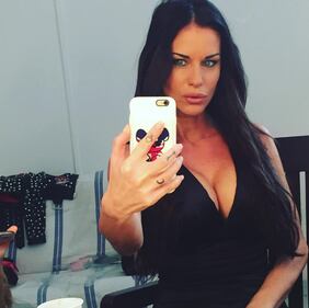 Antonella Mosetti hot, selfie in body nella palestra 7